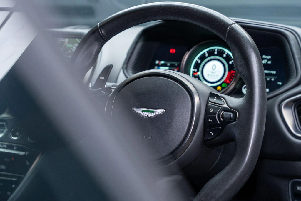 Aston Martin DB11 V8 White #36