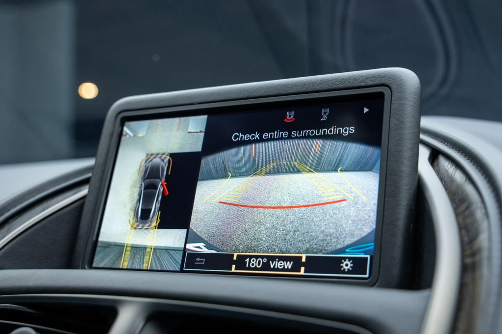 Aston Martin DB11 V8 White #10