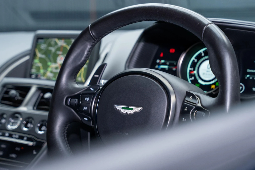 Aston Martin DB11 V8 White #38
