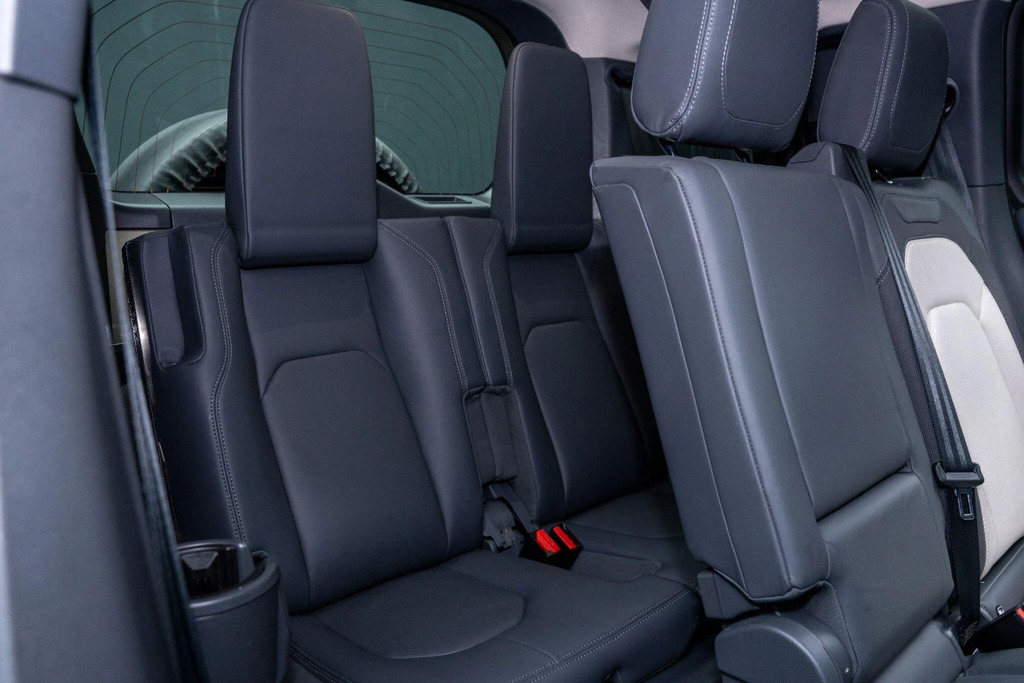 Land Rover Defender 110 3.0 D250 Mhev Xs Edition Suv 4Wd E Black #16