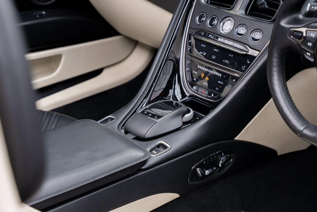 Aston Martin DB11 4.0 V8 Volante Euro 6 Ss 510 P Silver #26