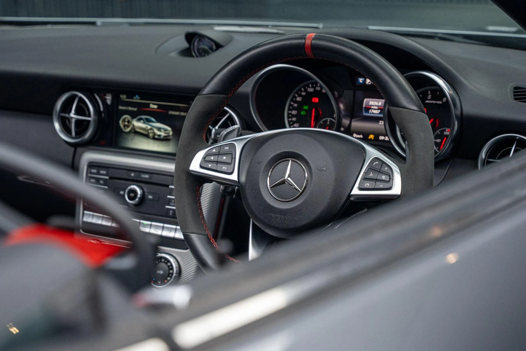 Mercedes-Benz SLC 2.0 L Slc 300 Final Edition Premiumpan Roof And R Black #36