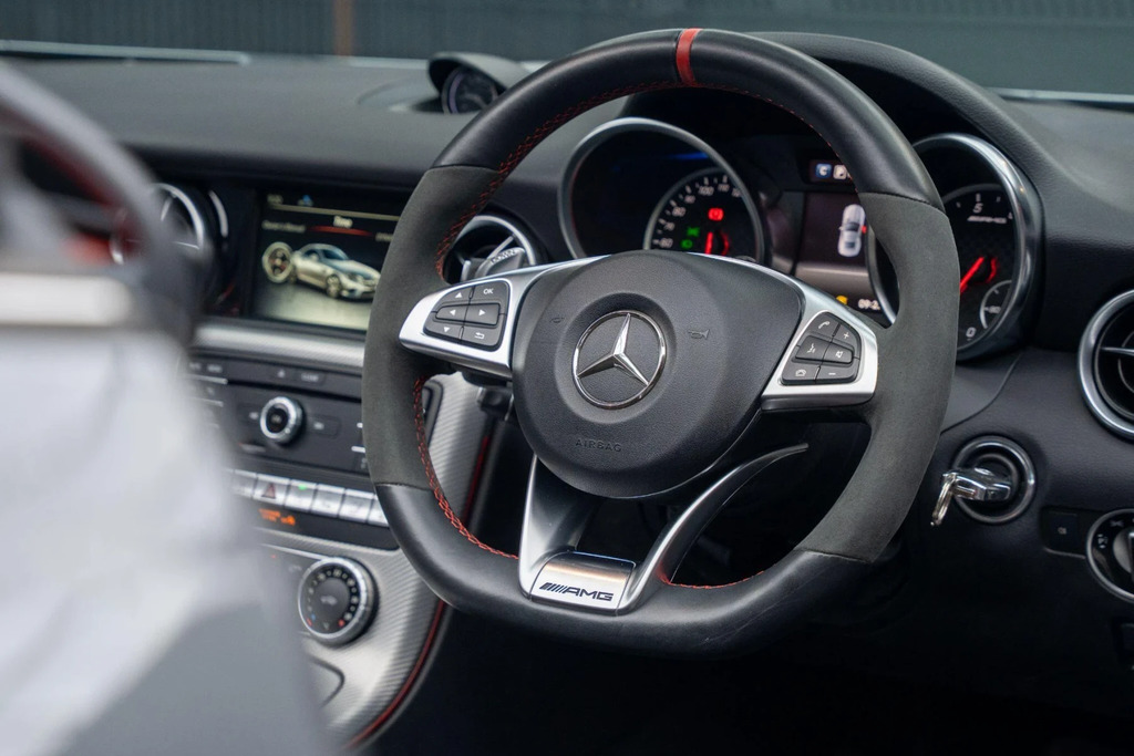 Mercedes-Benz SLC 2.0 L Slc 300 Final Edition Premiumpan Roof And R Black #19