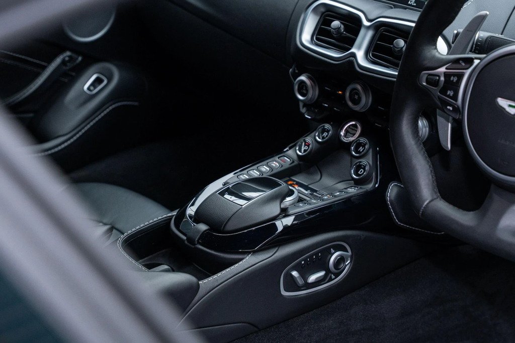 Aston Martin Vantage V8 Black #31
