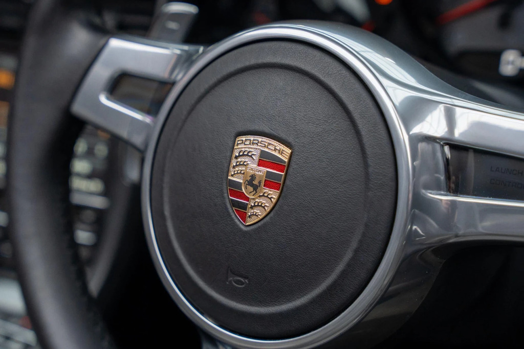 Porsche 911 Black #32