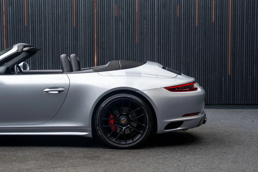 Porsche 911 Coupe Yellow #19