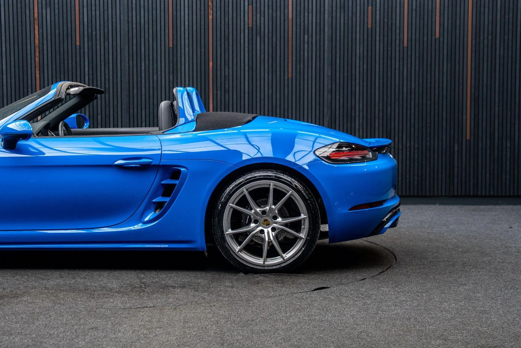 Porsche 718 Boxster S #17