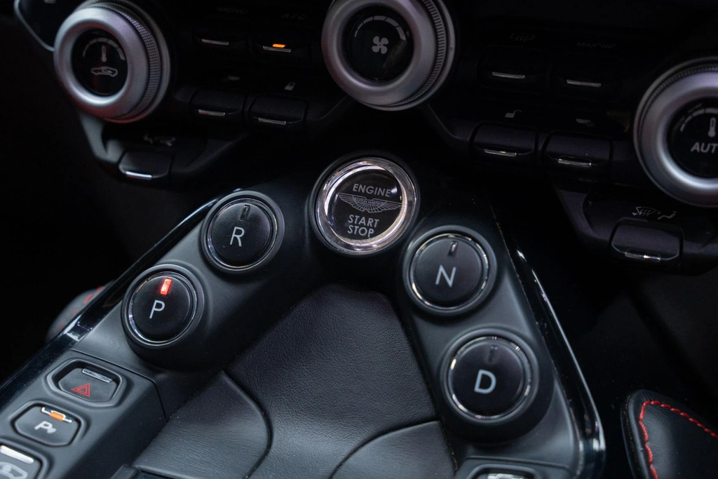 Aston Martin Vantage Zf 8 Speed 2019 Silver #24