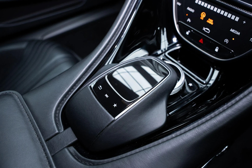 Aston Martin DB11 V8 Volante Silver #15
