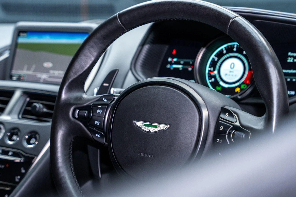 Aston Martin DB11 V8 Volante Silver #33