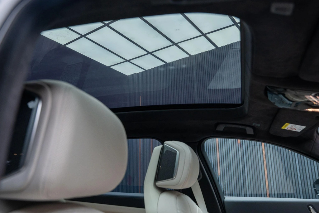 BMW i7 M70e 105.7Kwh Xdrive MH73DHN Black #4