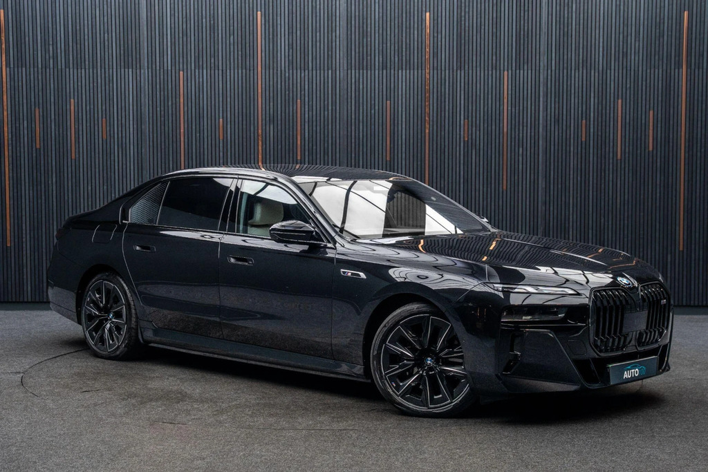 BMW i7 M70e 105.7Kwh Xdrive MH73DHN Black #5