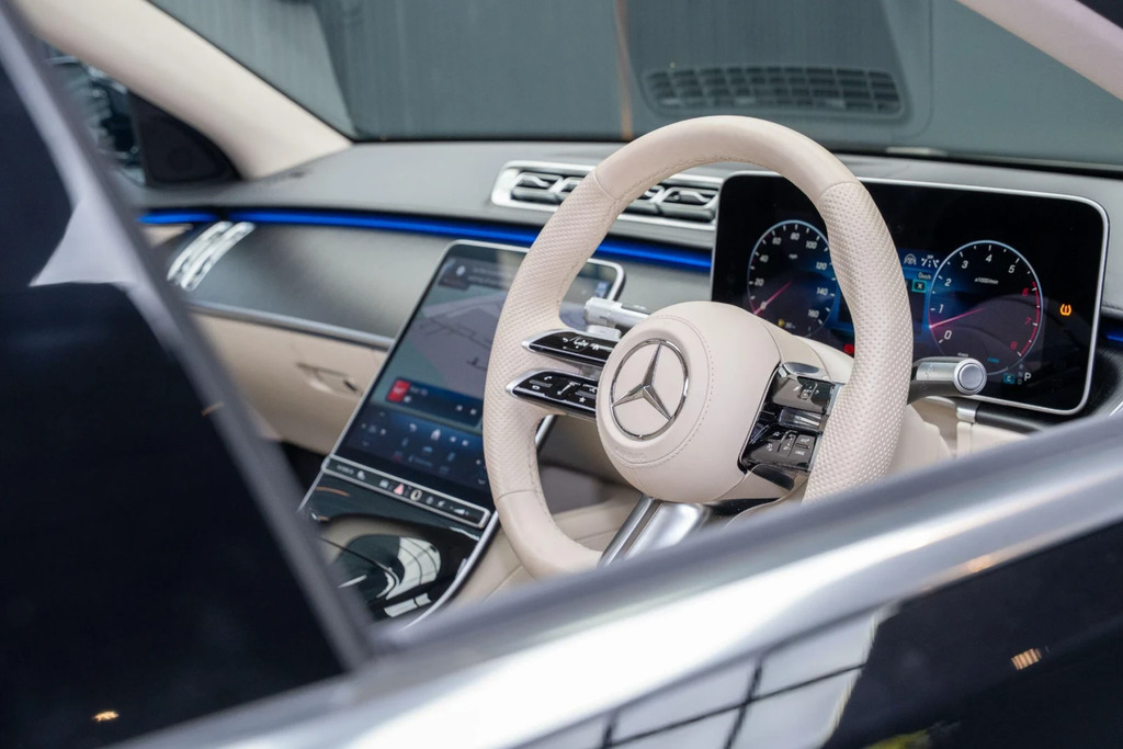 Mercedes-Benz S Class Saloon Black #34