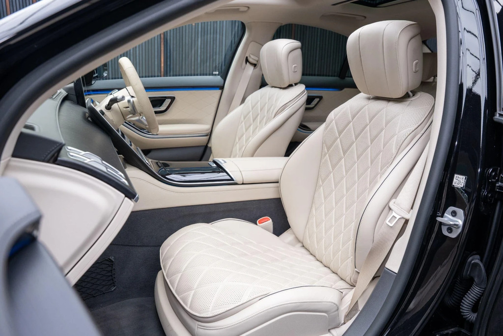 Mercedes-Benz S Class Saloon Black #33