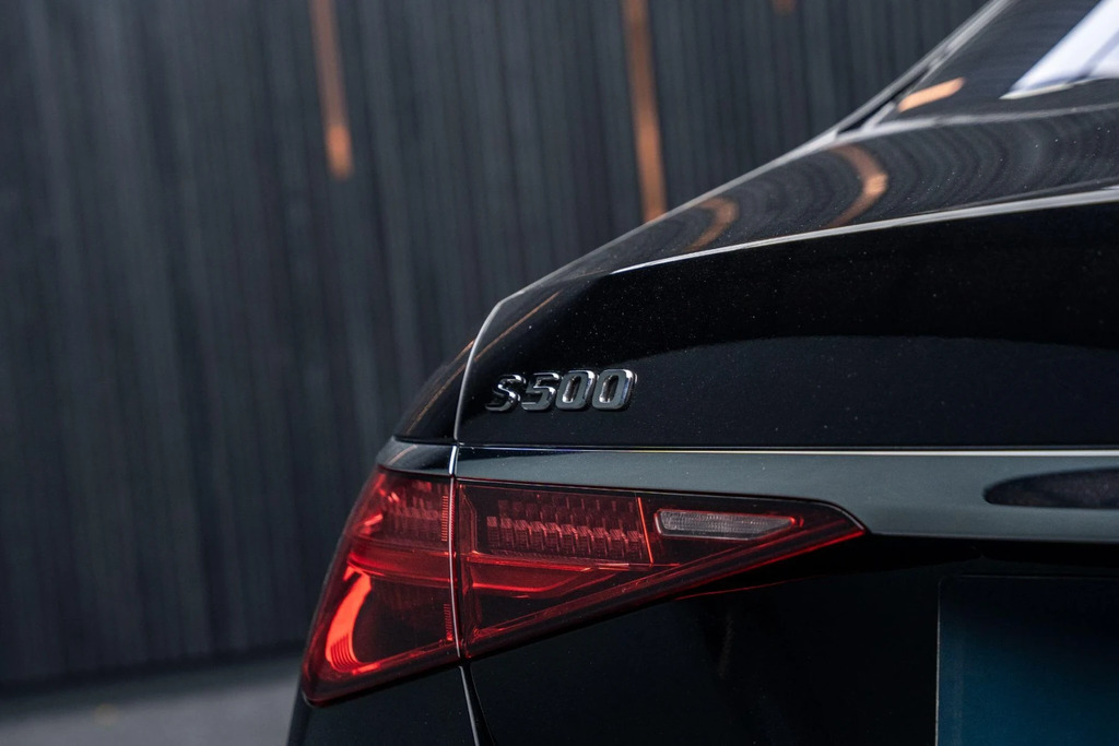 Mercedes-Benz S Class Saloon Black #25