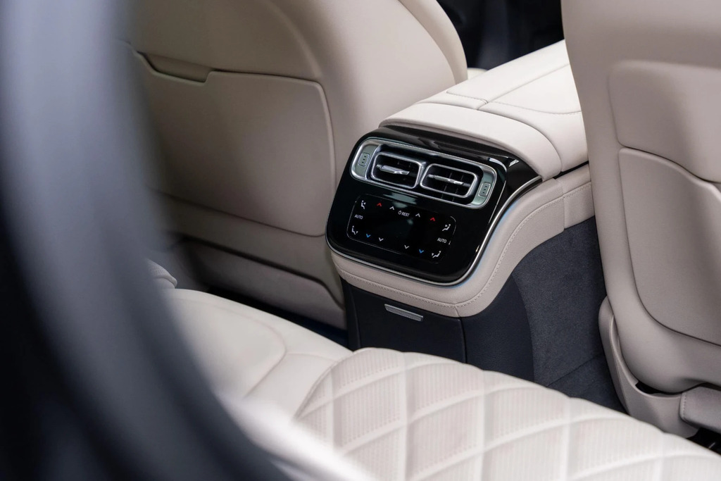 Mercedes-Benz S Class Saloon Black #32