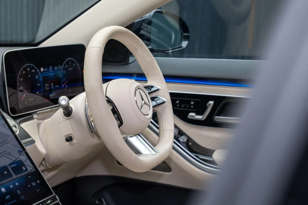 Mercedes-Benz S Class Saloon Black #37