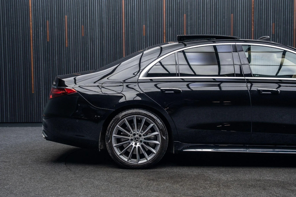 Mercedes-Benz S Class Saloon Black #19