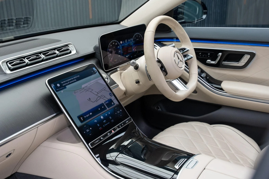 Mercedes-Benz S Class Saloon Black #36
