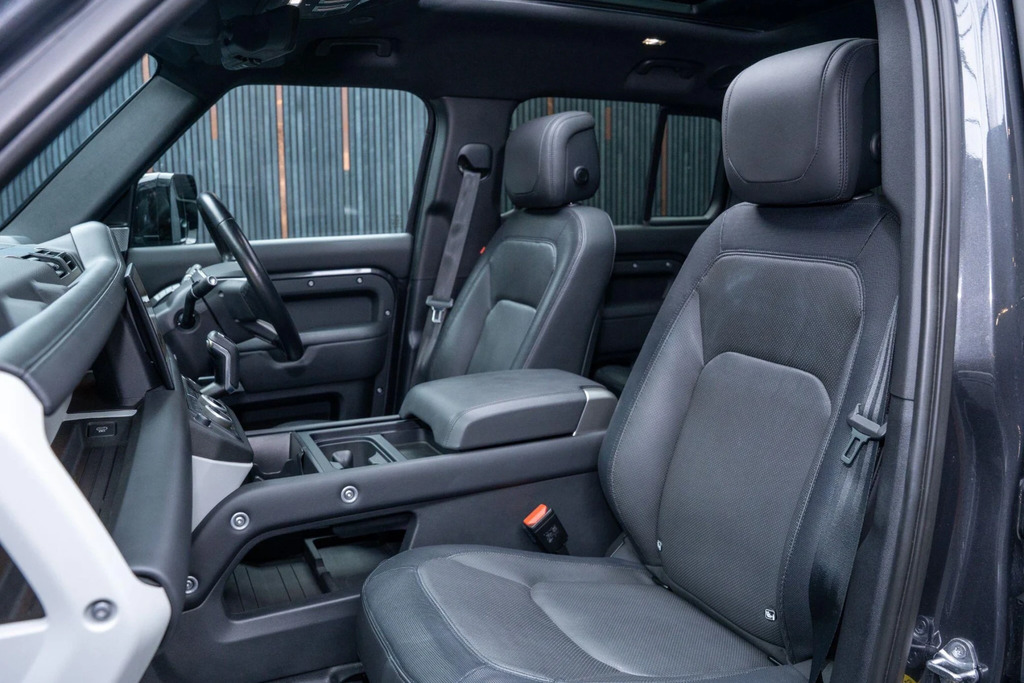 Land Rover Defender 130 X-dynamic Se Red #35