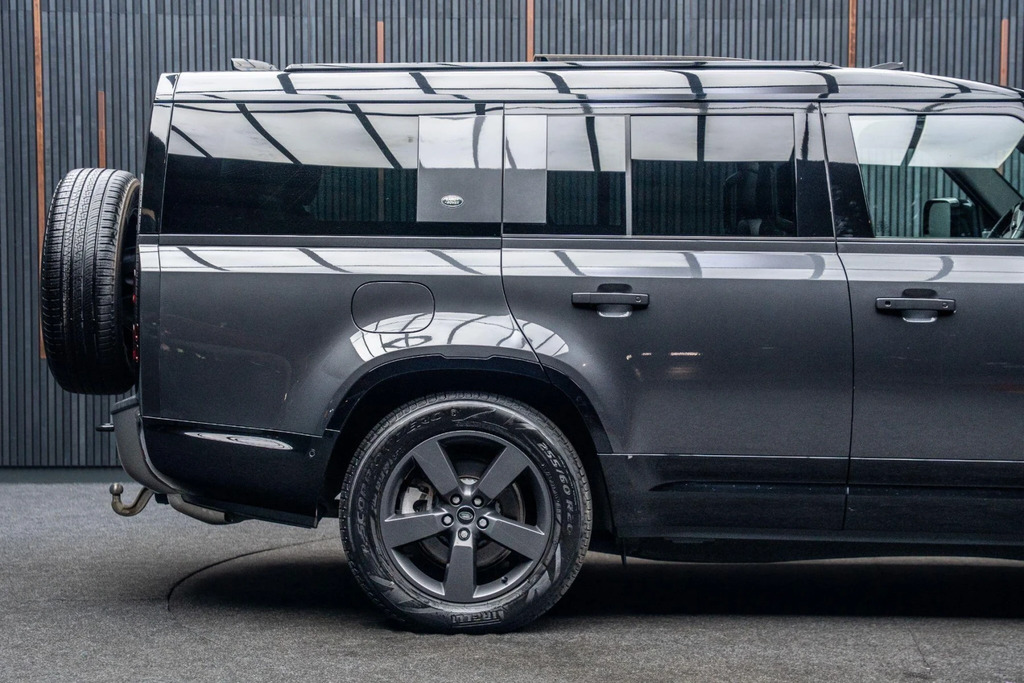 Land Rover Defender 130 X-dynamic Se Red #18