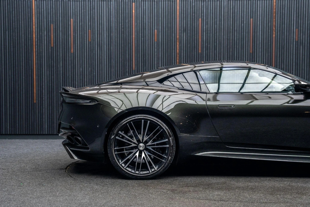 Aston Martin DBS Dbs Superleggera V12 Green #19