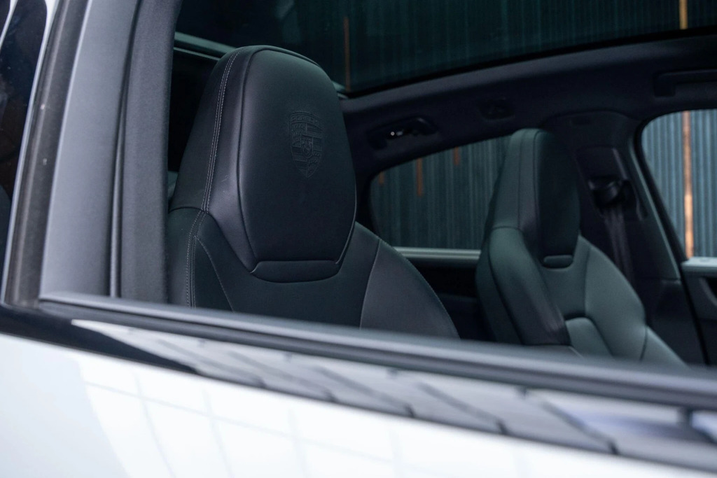 Porsche Cayenne Turbo Tiptronic S 5 Seat Black #31