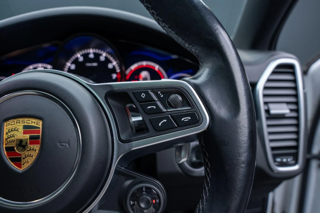 Porsche Cayenne Turbo Tiptronic S 5 Seat Black #20