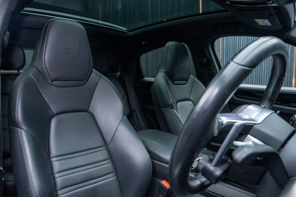 Porsche Cayenne Turbo Tiptronic S 5 Seat Black #12