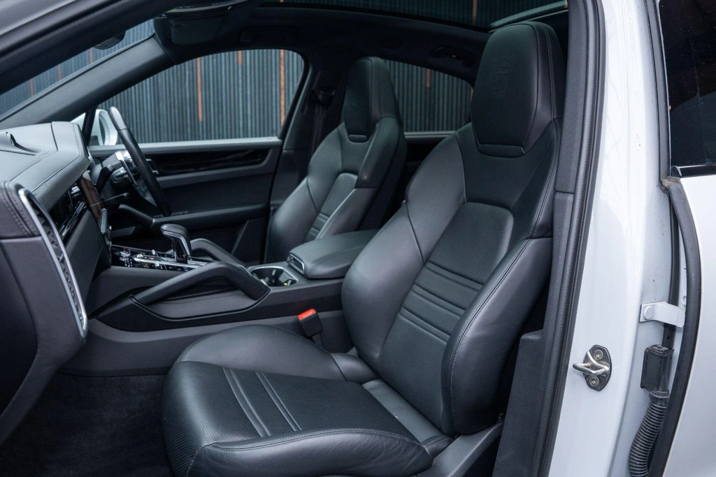 Porsche Cayenne Turbo Tiptronic S 5 Seat Black #36