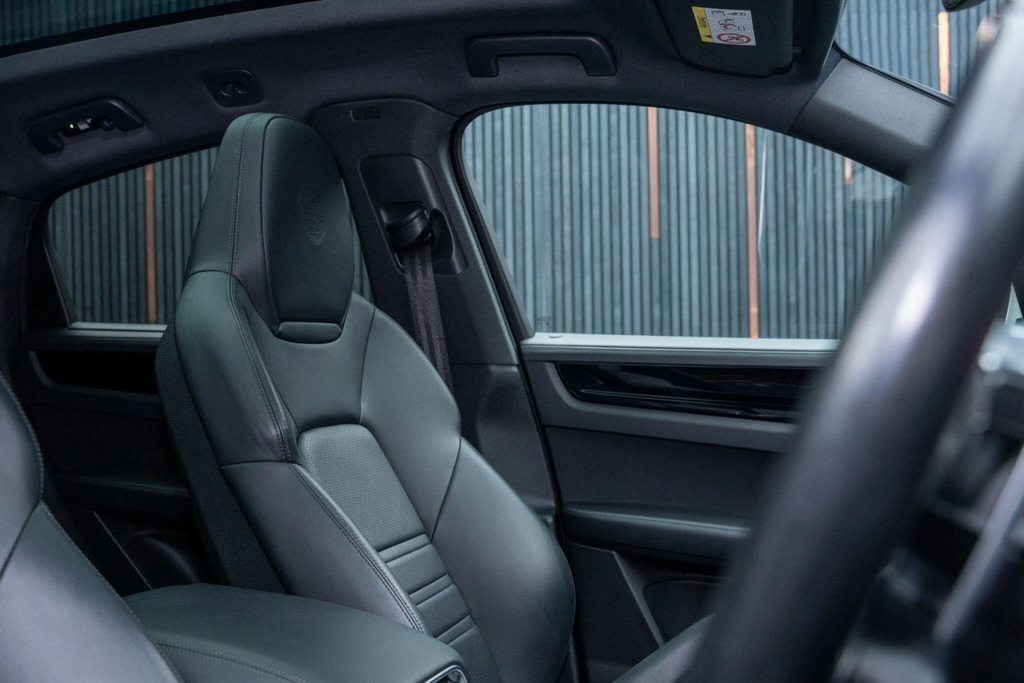 Porsche Cayenne Turbo Tiptronic S 5 Seat Black #29