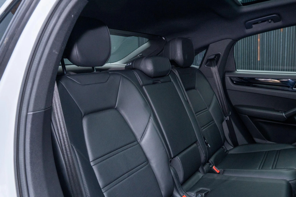 Porsche Cayenne Turbo Tiptronic S 5 Seat Black #14