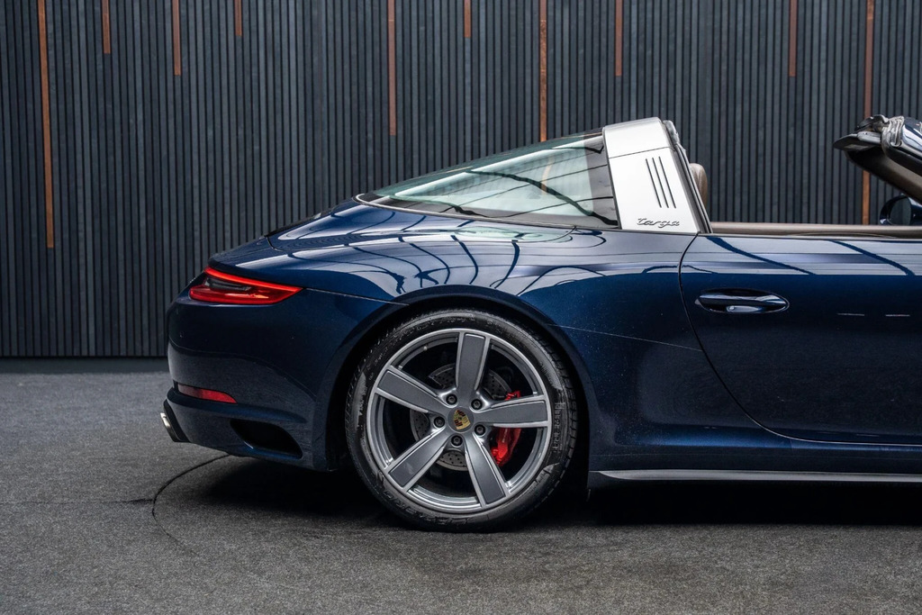 Porsche 911 T 991 Carrera T Silver #23