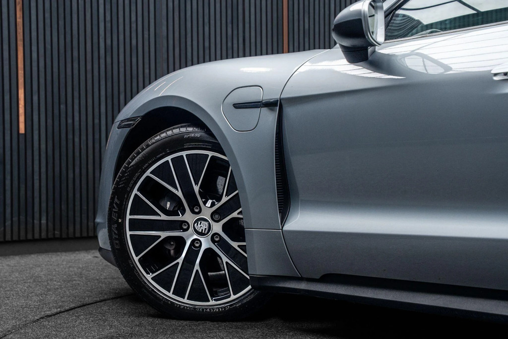 Porsche Taycan Performance Plus 93.4Kwh Saloon Grey #15