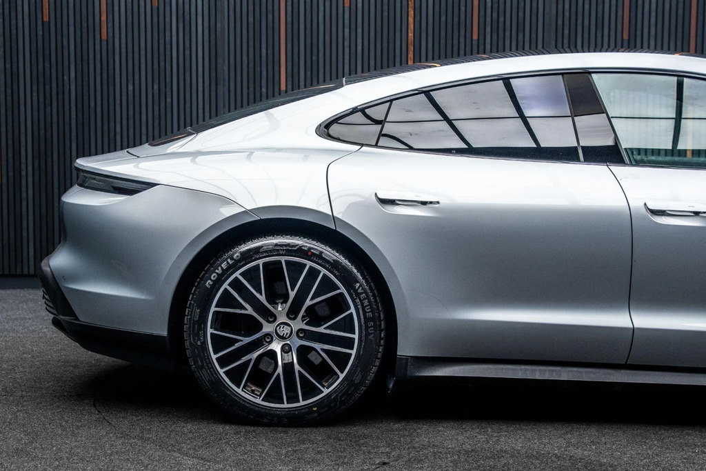 Porsche Taycan Performance Plus 93.4Kwh Saloon Grey #19