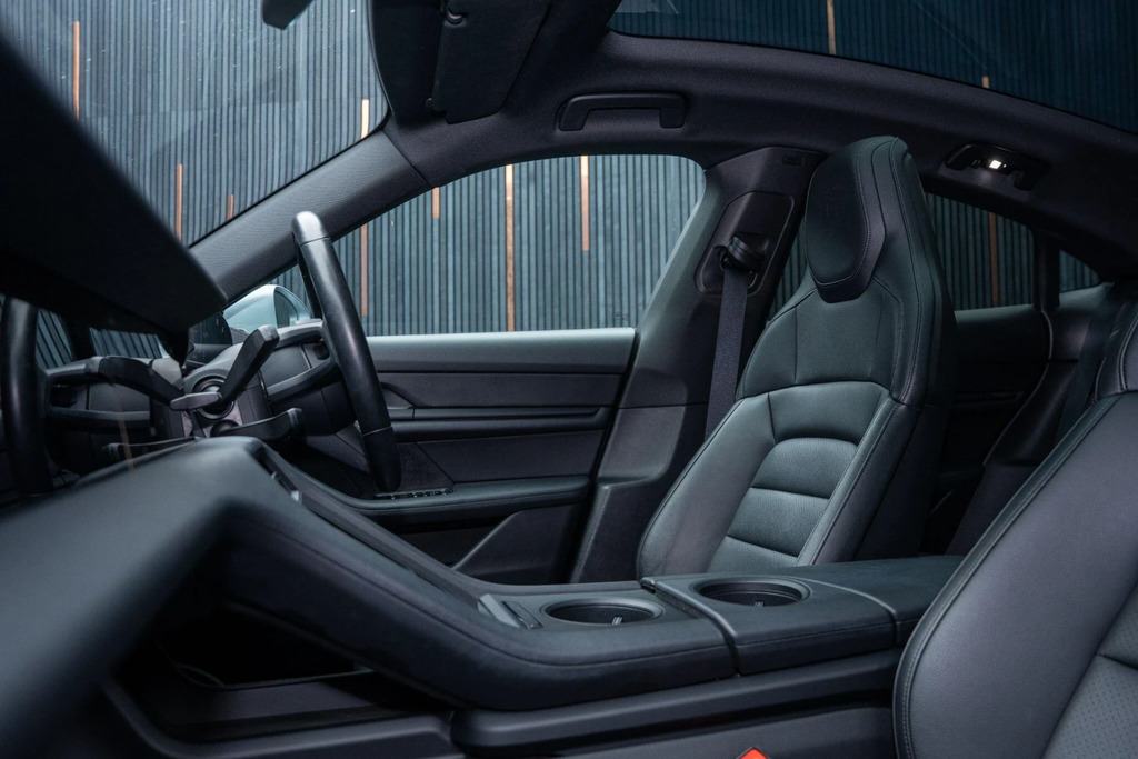Porsche Taycan Performance Plus 93.4Kwh Saloon Grey #36