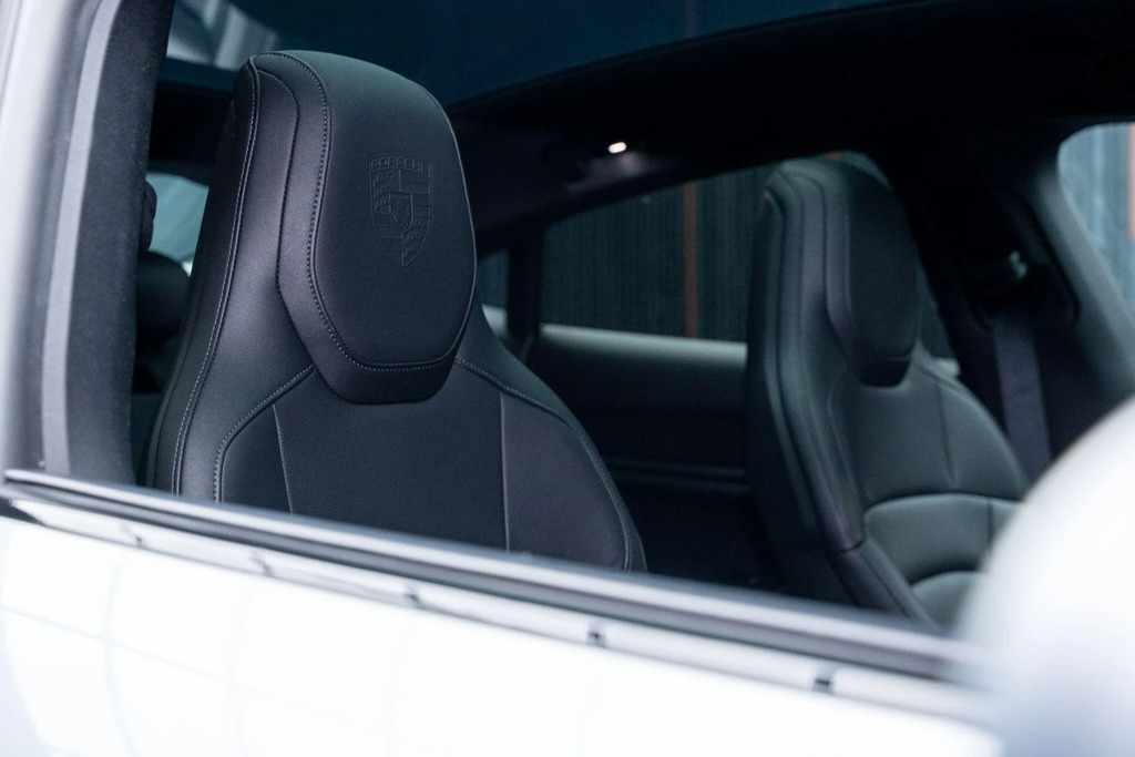 Porsche Taycan Performance Plus 93.4Kwh Saloon Grey #31