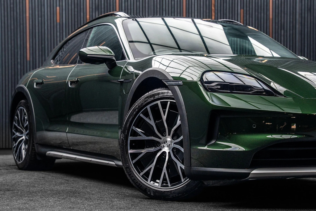 Porsche Taycan Turbo 2024 Green #7
