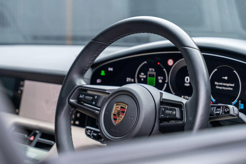 Porsche Taycan Turbo 2024 Green #41