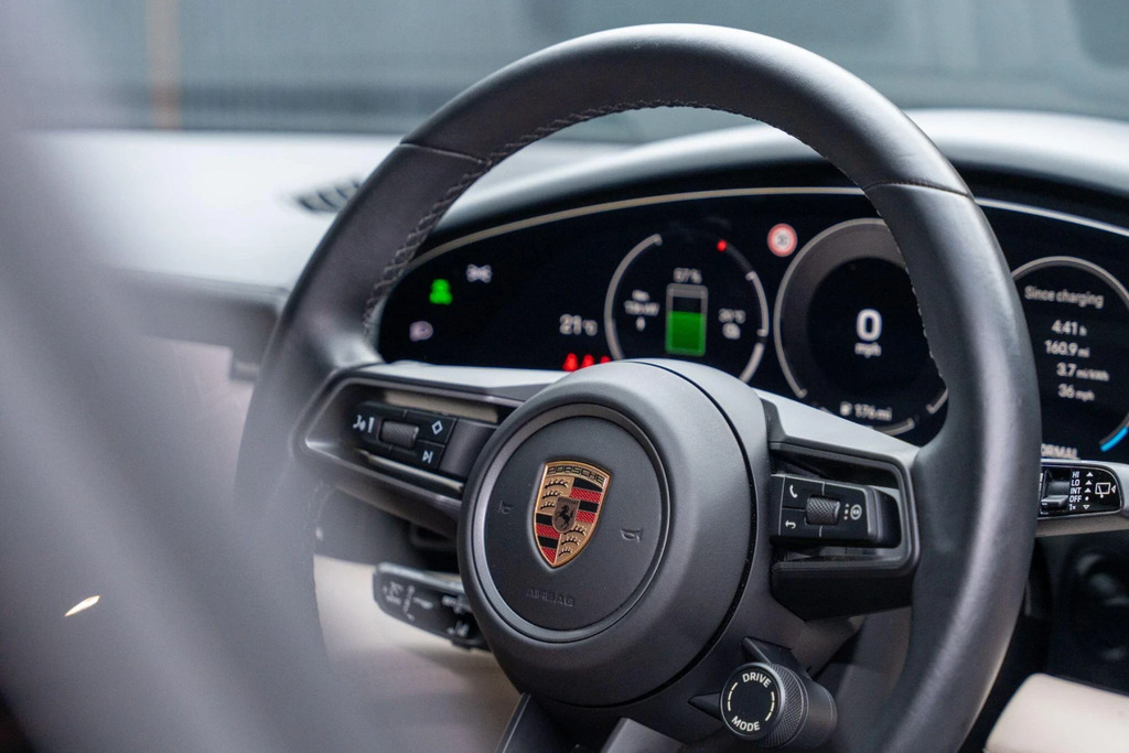Porsche Taycan Turbo 2024 Green #38