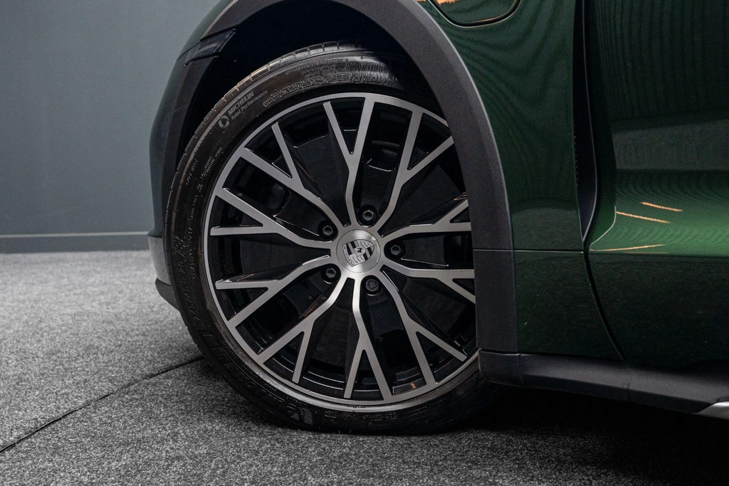 Porsche Taycan Turbo 2024 Green #13