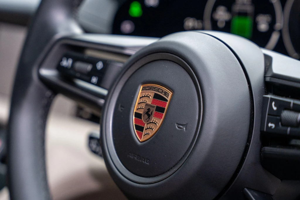 Porsche Taycan Turbo 2024 Green #24
