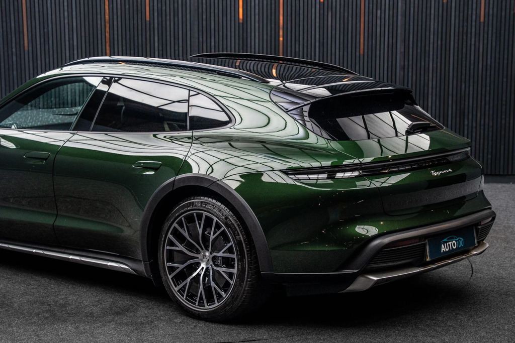 Porsche Taycan Turbo 2024 Green #19
