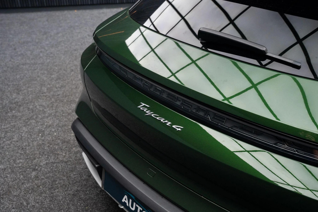 Porsche Taycan Turbo 2024 Green #23