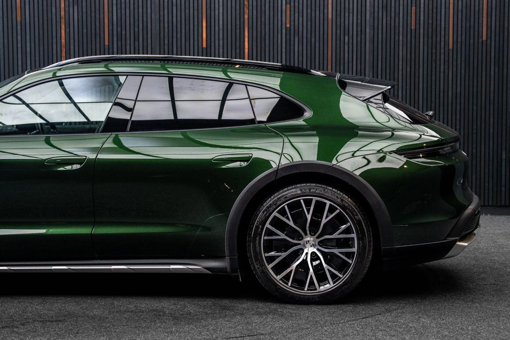 Porsche Taycan Turbo 2024 Green #17