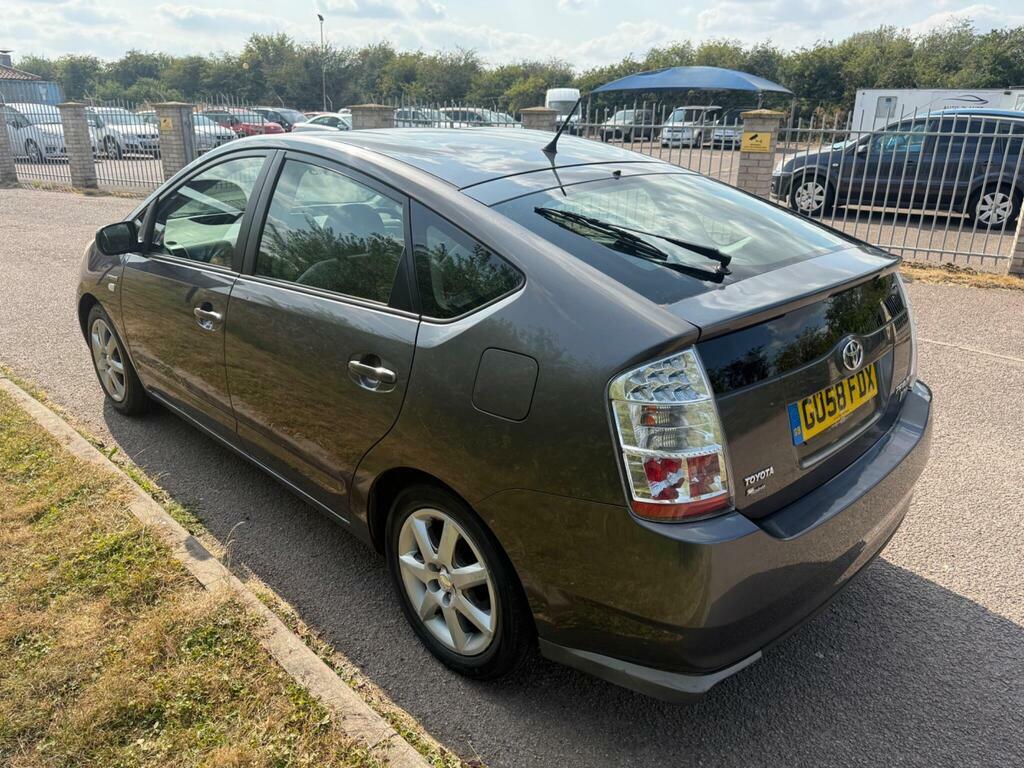 Toyota Prius 1.5 T Spirit Cvt Grey #4