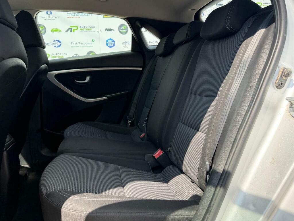 Hyundai I30 1.6 Sport Hatchback Euro 5 120 White #16