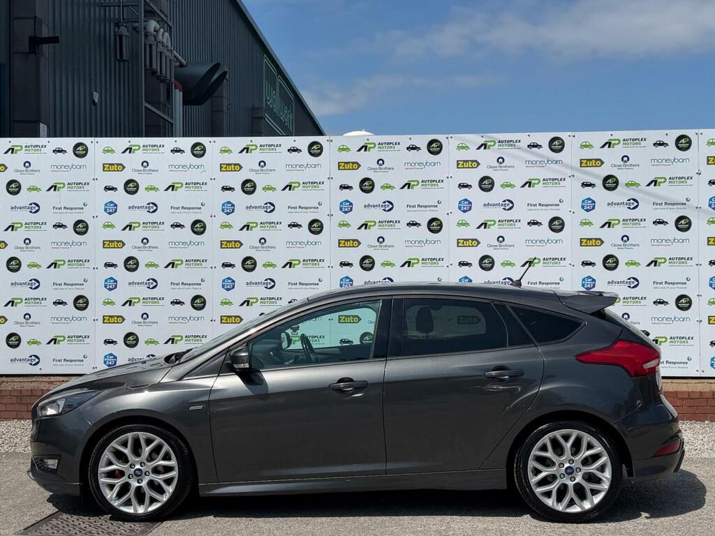 Ford Focus Hatchback 1.5 Tdci St-line Euro 6 Ss 2017 AO17YZV Grey #5