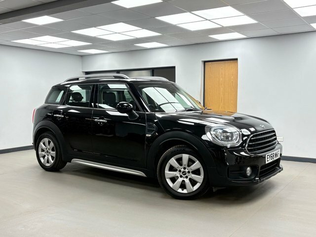 Mini Countryman 2.0 Cooper D Suv Euro 6 Ss 150 Black #2