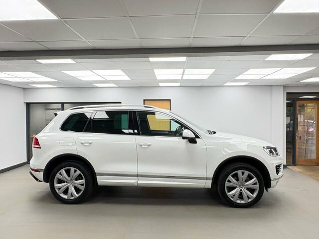 Volkswagen Touareg 3.0 Tdi V6 Bluemotion Tech R-line Suv T White #3